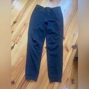 Men’s Lululemon Cold gear joggers, fitted cuff Sz M